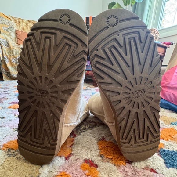 UGG Bailey Button - Picture 6 of 8